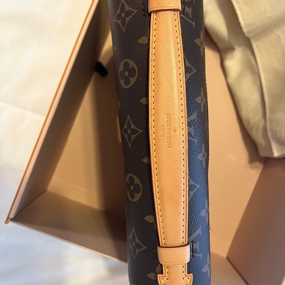 Louis Vuitton Pochette Métis - Picture 2 of 12
